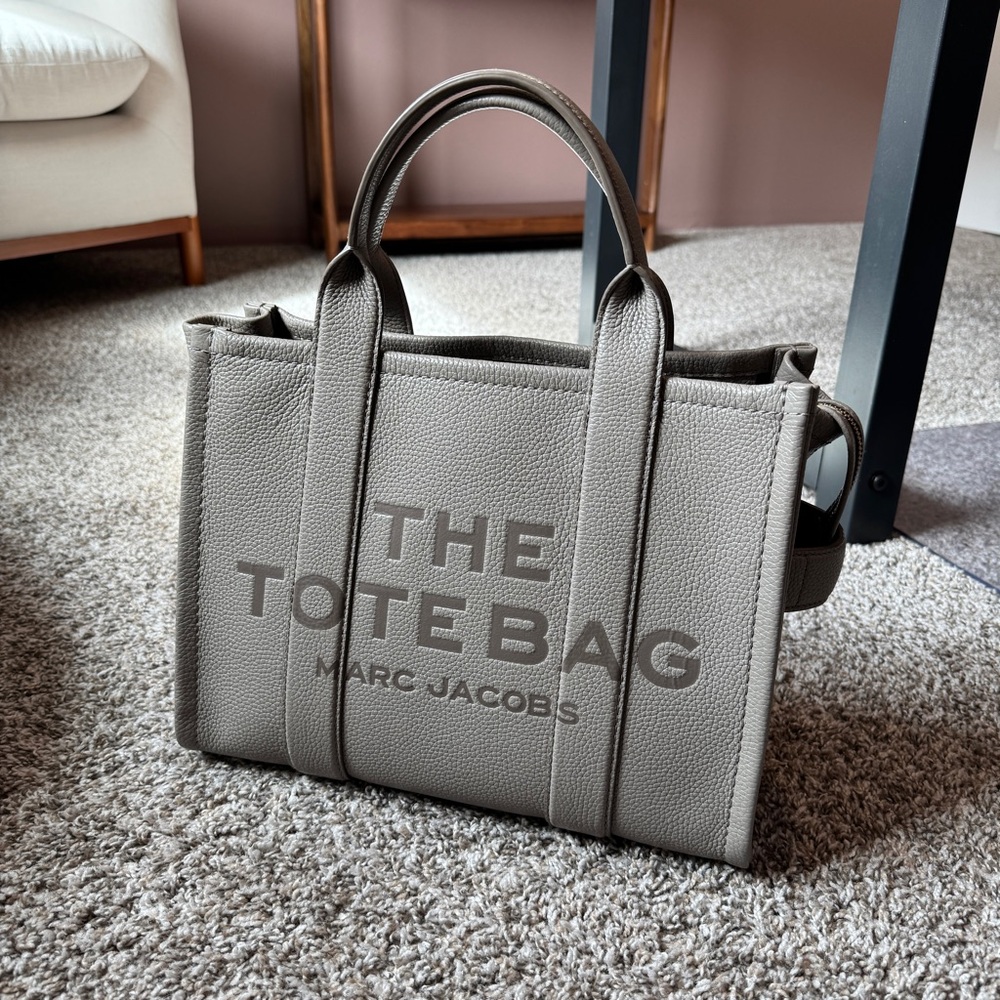 LIKE NEW Marc Jacobs The Leather Medium Tote Bag